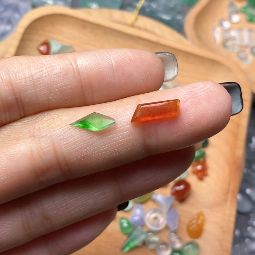 小***小翡翠未镶嵌颈饰翡翠