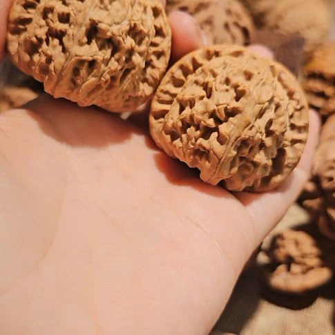 文玩核桃吊坠44闷白