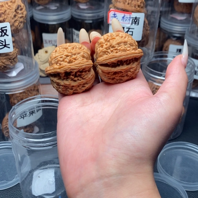 【闪购商品】手串/手链核桃拿****?白狮子。