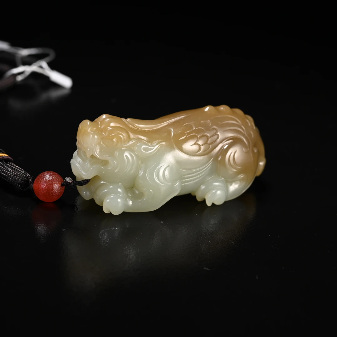 Lot8844 2511090004和田玉且末糖貔貅手把件/杭拍