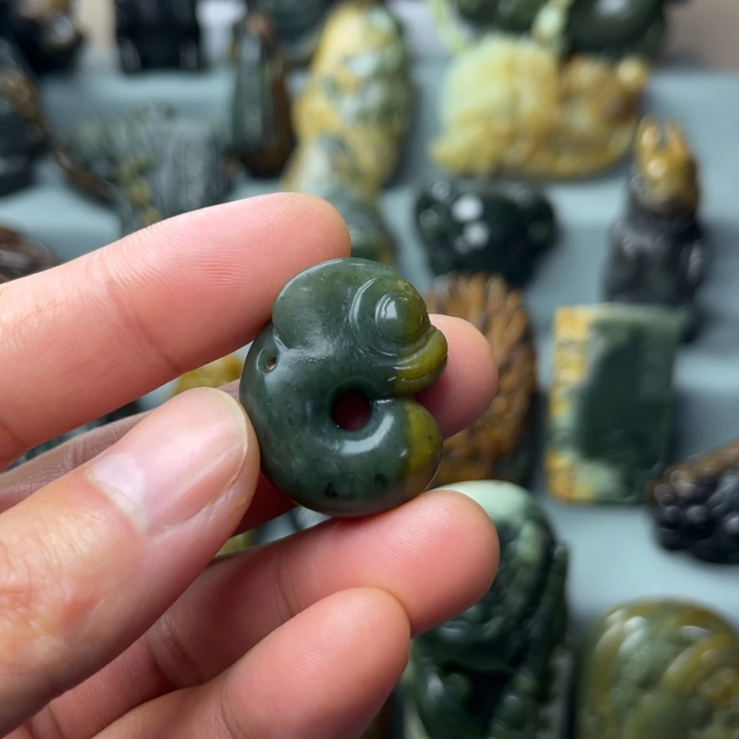 岫岩河磨玉（透闪石质玉）未镶嵌挂件