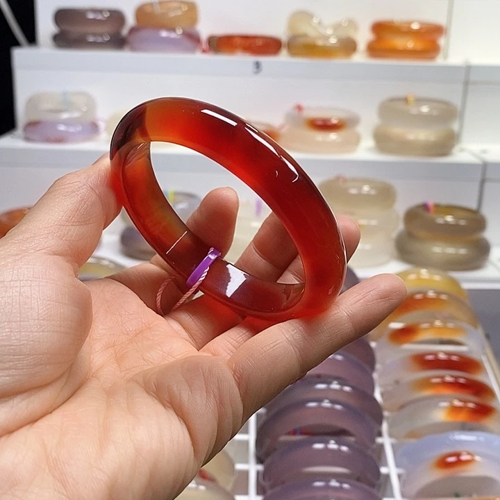 玛瑙/玉髓未镶嵌手镯天然俏色