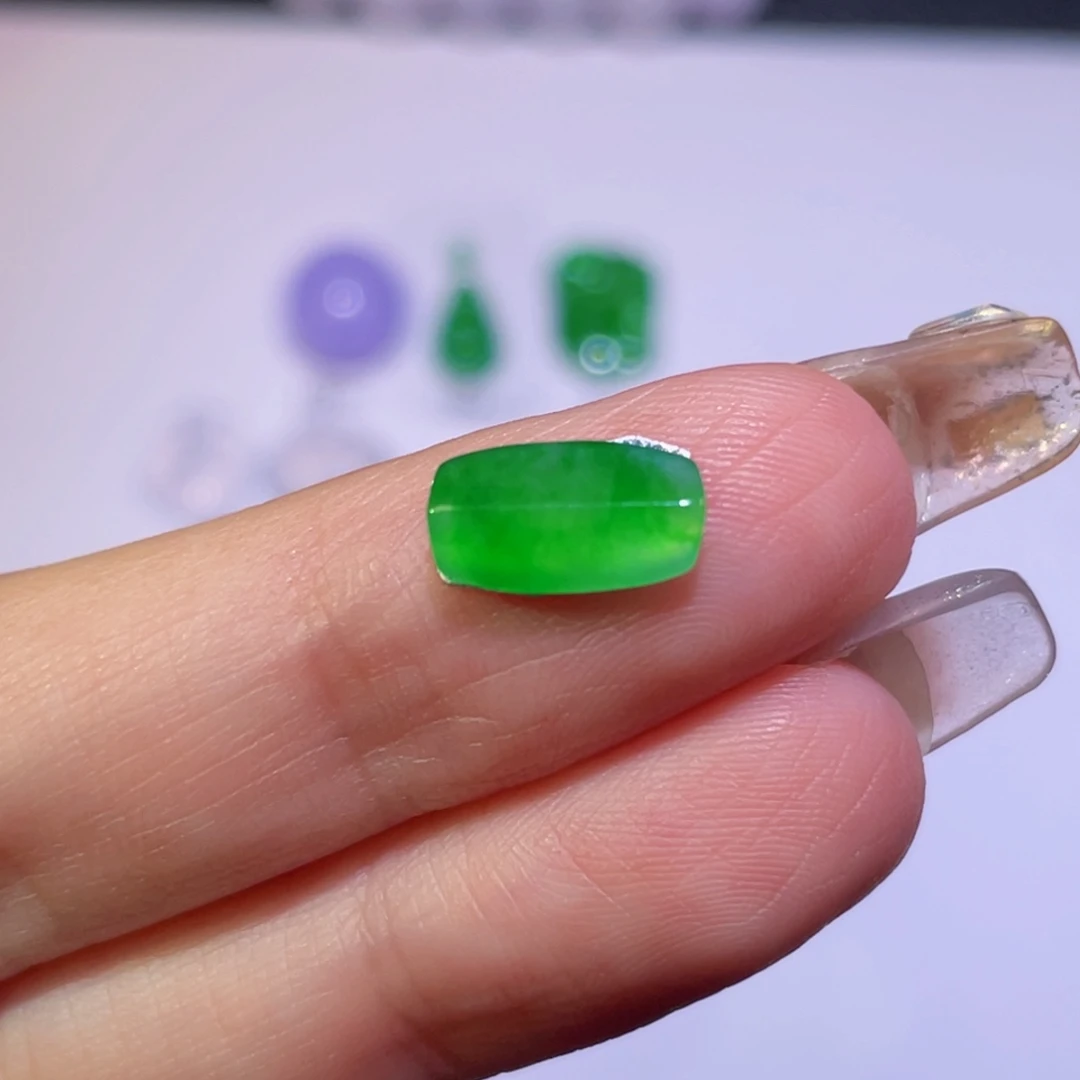 翡翠未镶嵌颈饰裸石