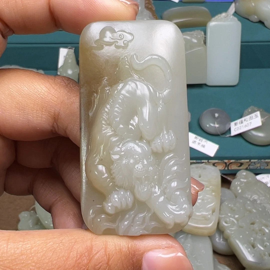 和田玉颈饰未镶嵌不**丢