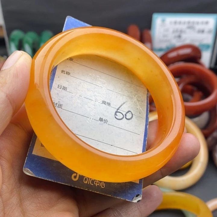 未镶嵌手镯石英质玉