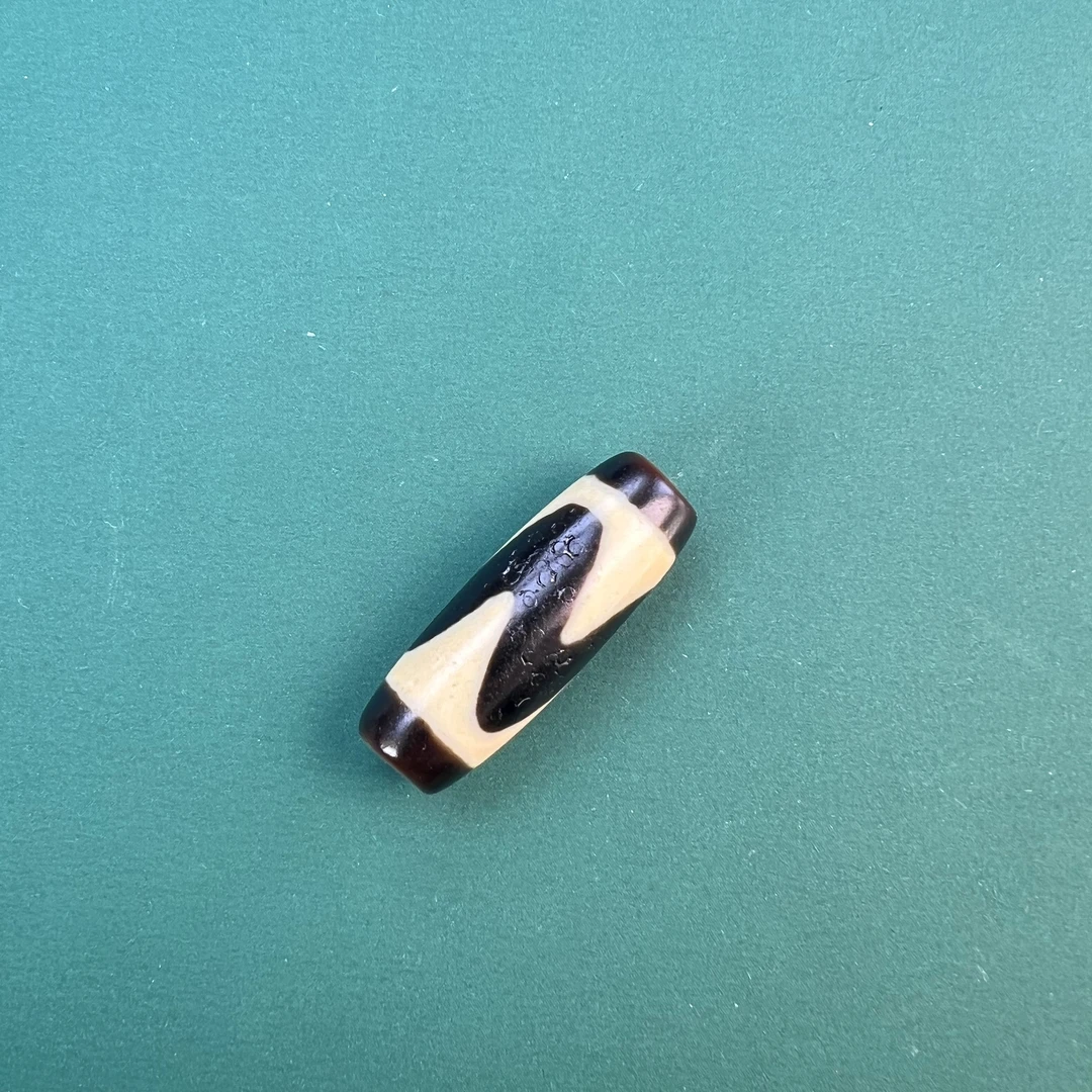 建成精品小尺寸 牙黄虎牙珠子 韵味十足 30*10.5左右