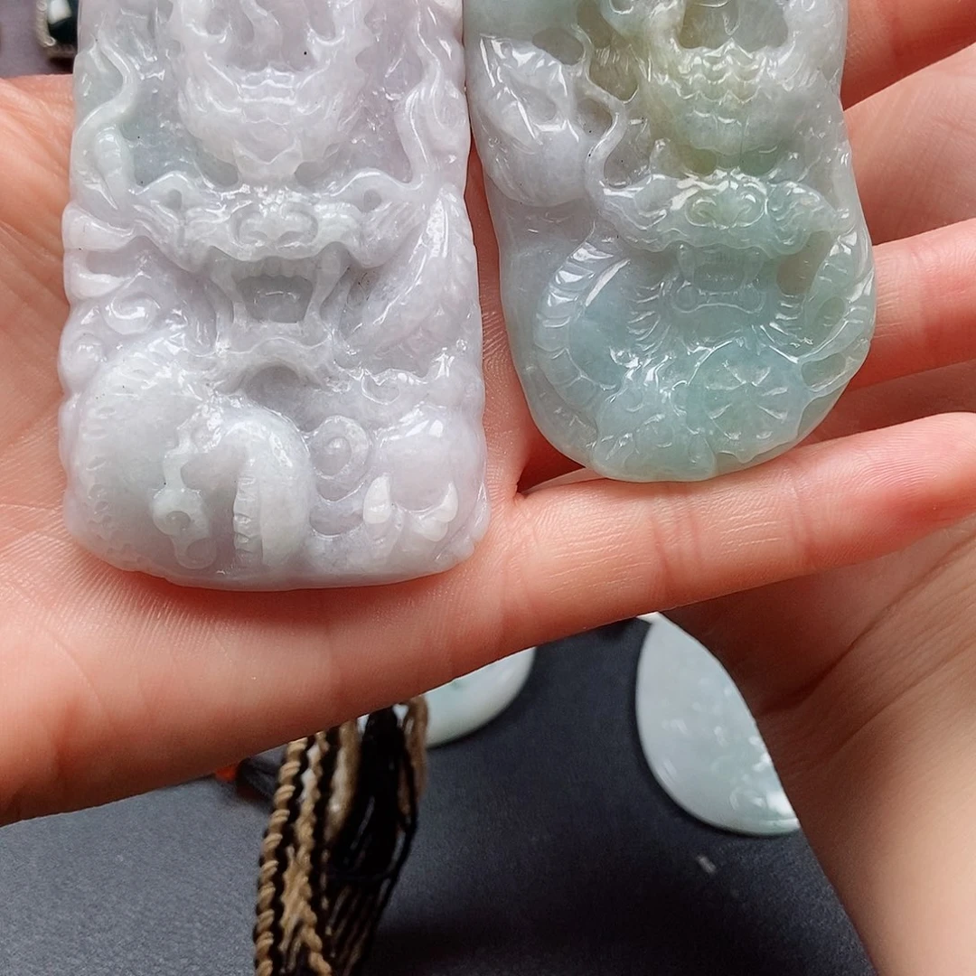 颈饰未镶嵌翡翠墨*