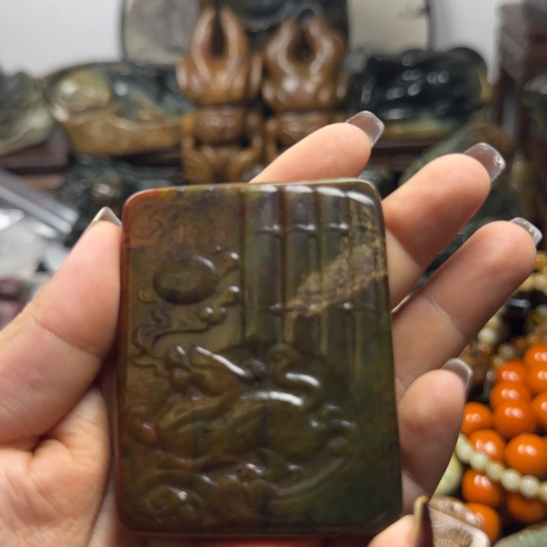 未镶嵌透闪石质玉珠宝奇石