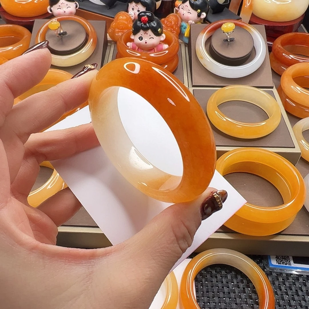 星****石英质玉（黄龙玉）未镶嵌手镯