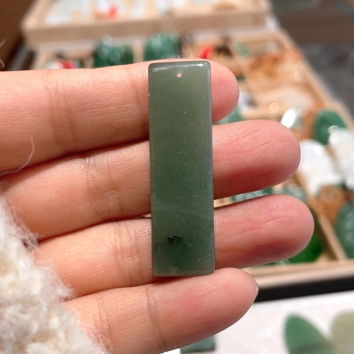 石英质玉未镶嵌颈饰