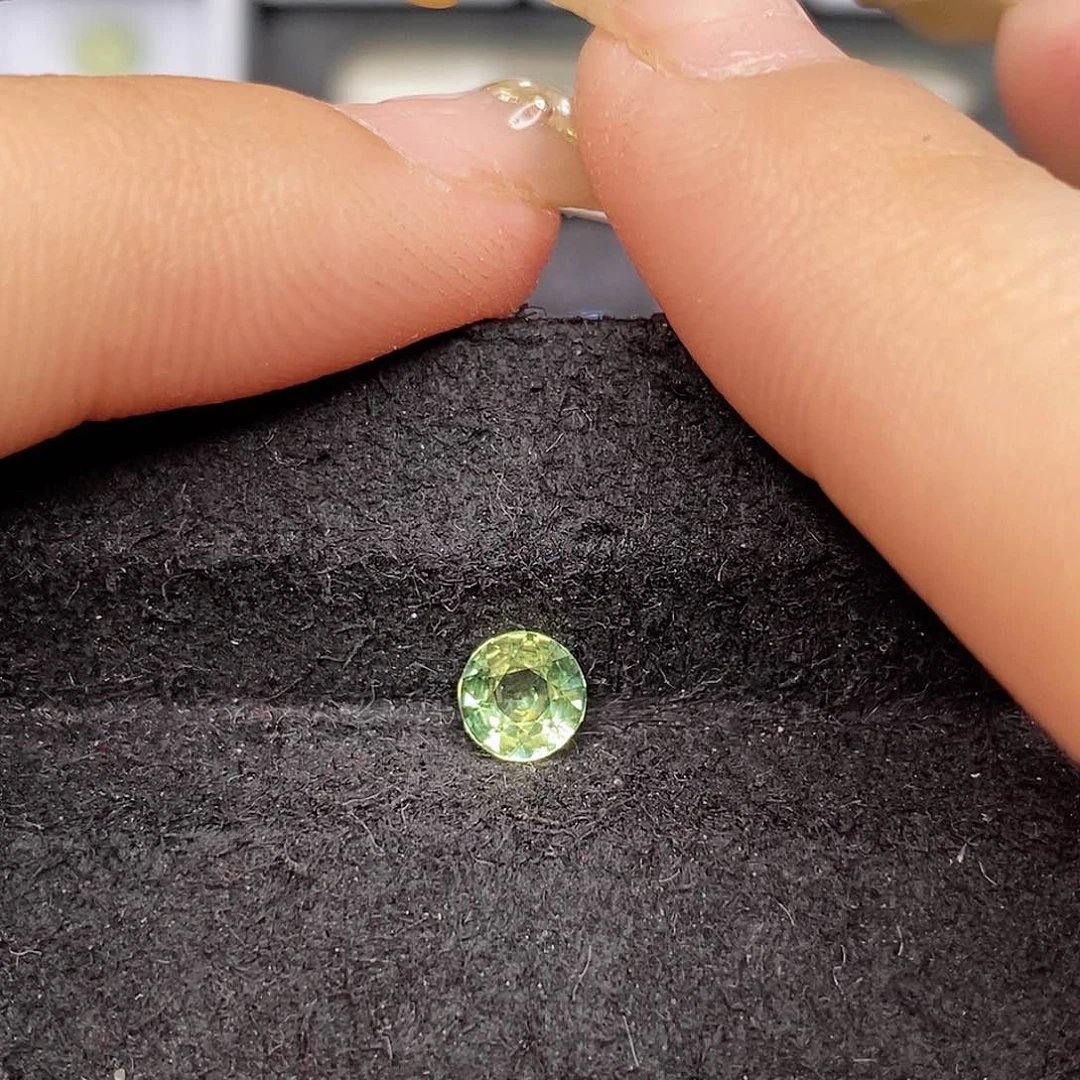 蓝宝石裸石未镶嵌异父异母亲兄弟弟弟0.57ct