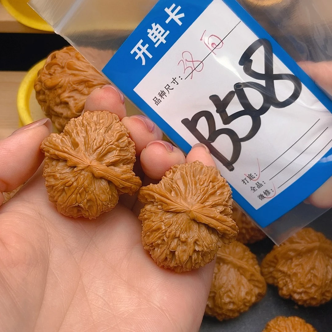 桃核吊坠核桃白狮子