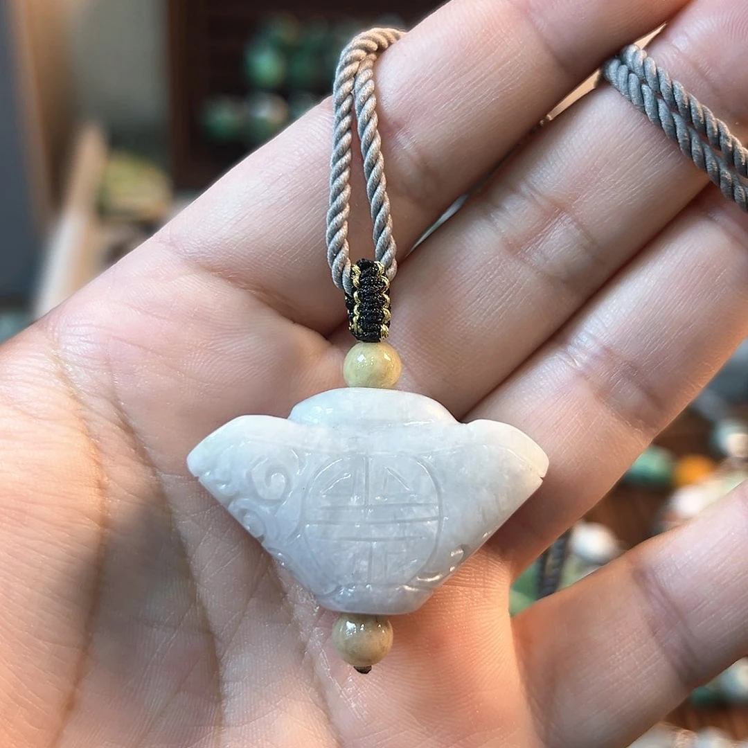 翡翠颈饰未镶嵌吊坠