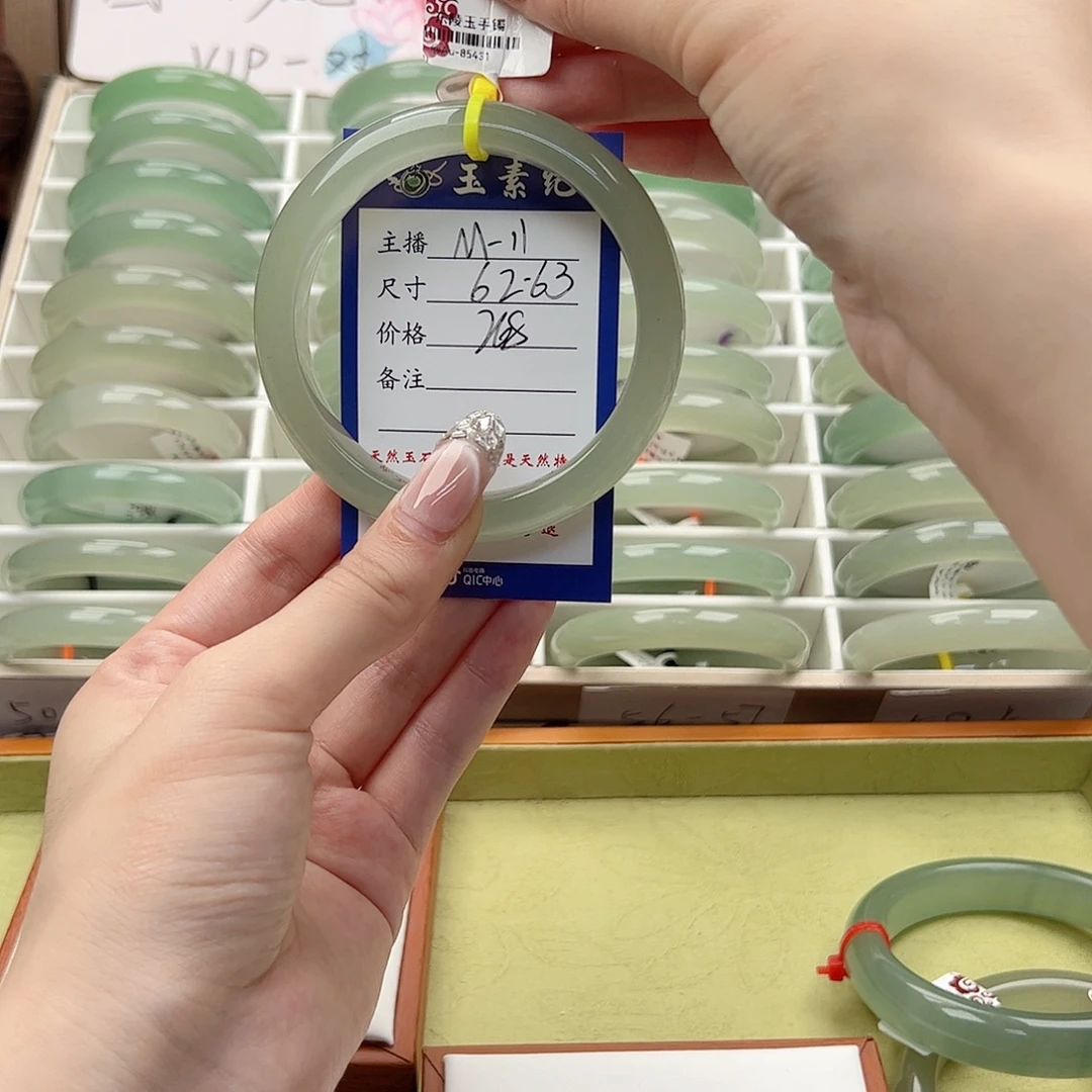 柏***油东陵石未镶嵌手镯