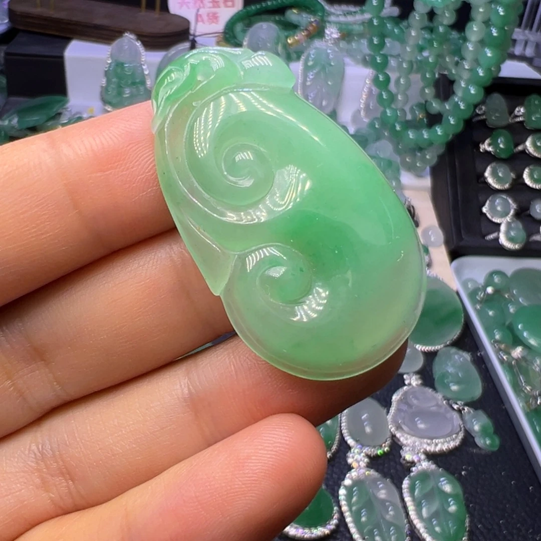 石英质玉（非洲翠）未镶嵌颈饰
