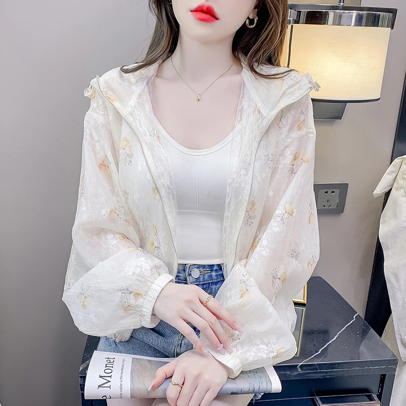 2025春夏新款高级感时尚连帽拉链门襟防晒外套女宽松减龄百搭上衣