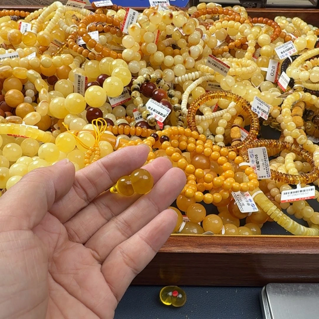 未镶嵌琥珀珠宝奇石