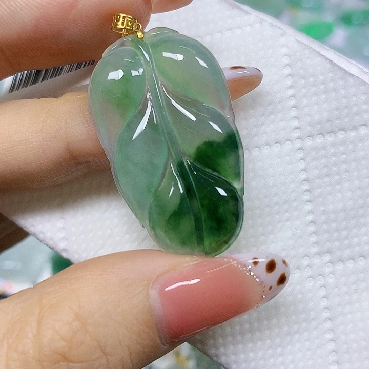 M****翡翠18K金镶嵌颈饰挂件