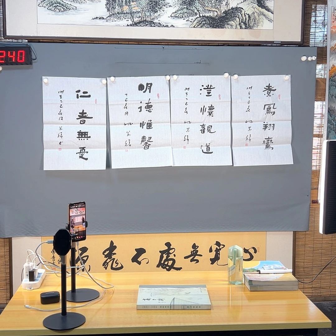 国画240 花鸟和蝴蝶都会出现