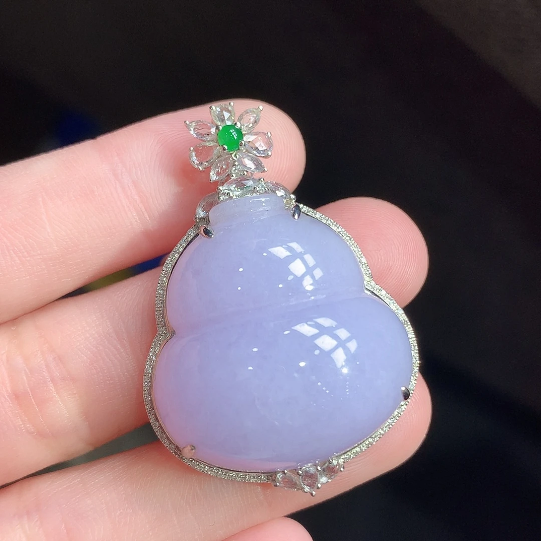 颈饰18K金镶嵌翡翠