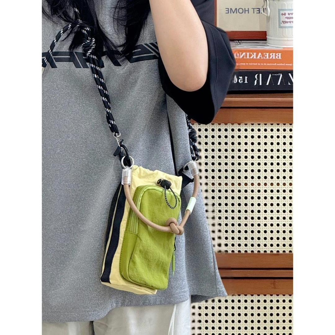 夏天户外轻便运动帆布水壶水杯包包女2025新款超火休闲手机包xv