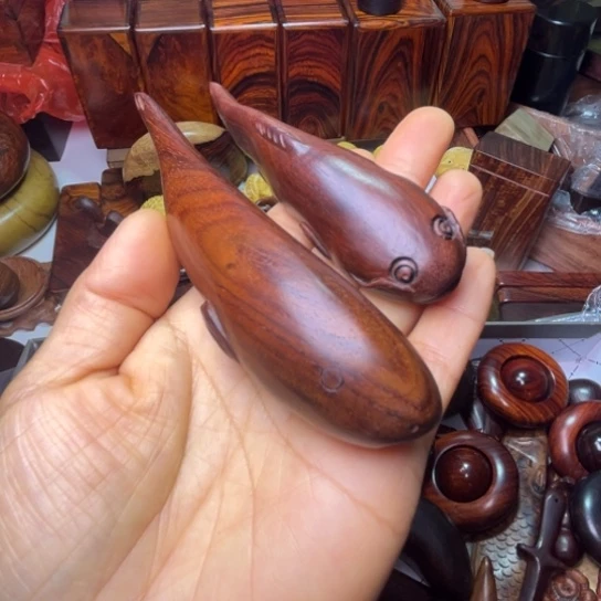 用***7大红酸枝木料随形鱼