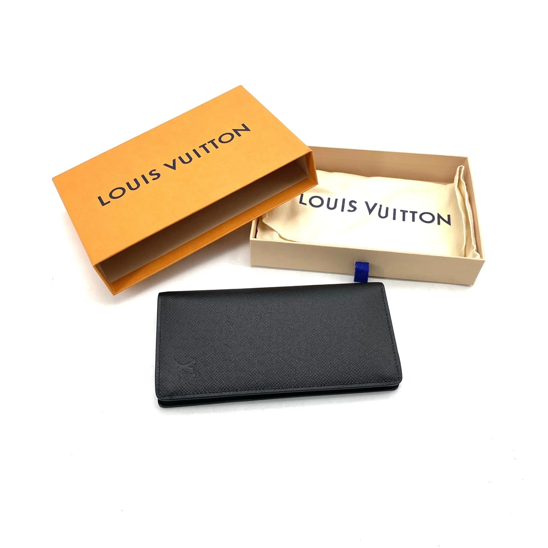全新未使用 LouisVuitton/路易威登 黑色全皮长款对折钱包  19/10