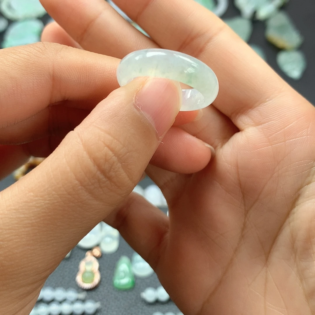 翡翠未镶嵌颈饰戒圈