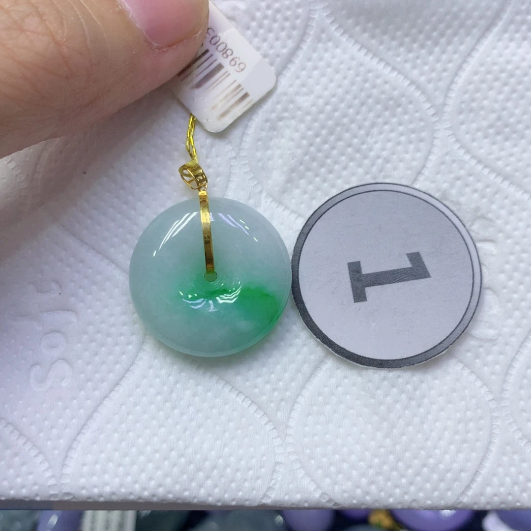 翡翠18K金镶嵌颈饰翡翠