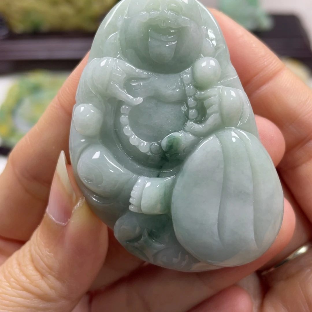 翡翠未镶嵌颈饰牌子