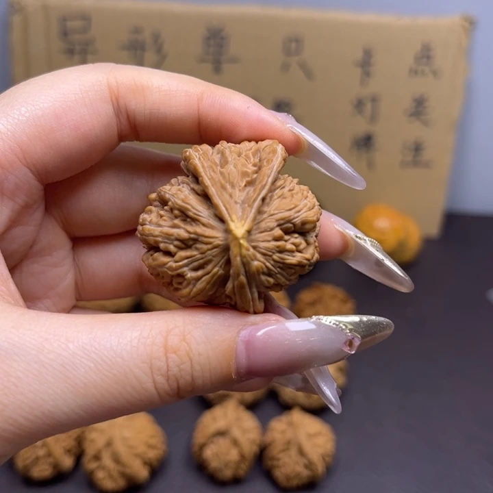 齐***齐菩提籽类三棱单只异型有瑕