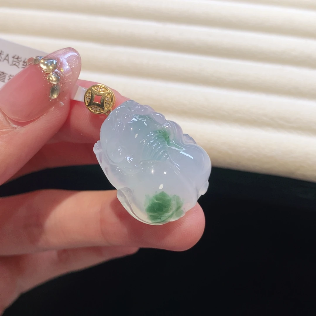 翡翠18K金镶嵌颈饰貔貅