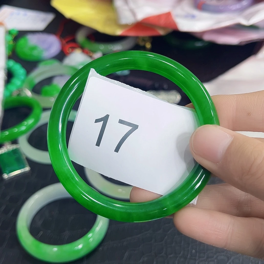 翡翠手镯未镶嵌手镯