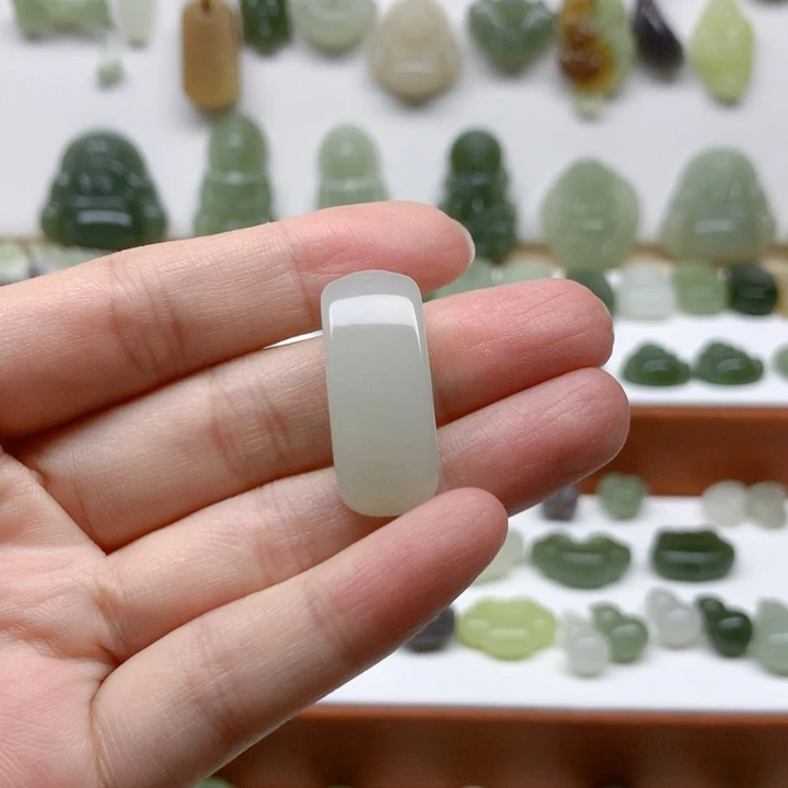 和田玉未镶嵌颈饰奶***甜