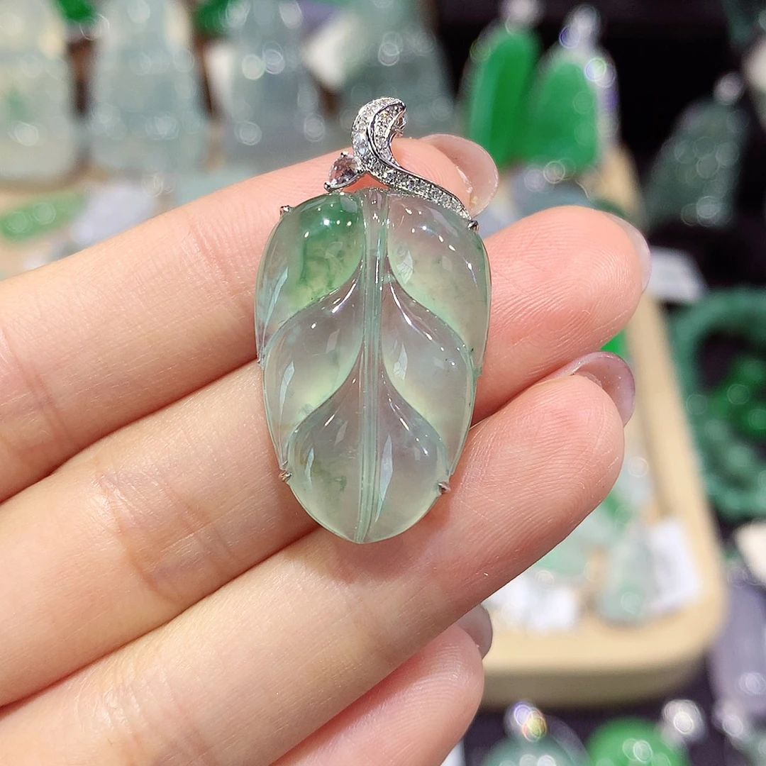 颈饰18K金镶嵌翡翠叶子