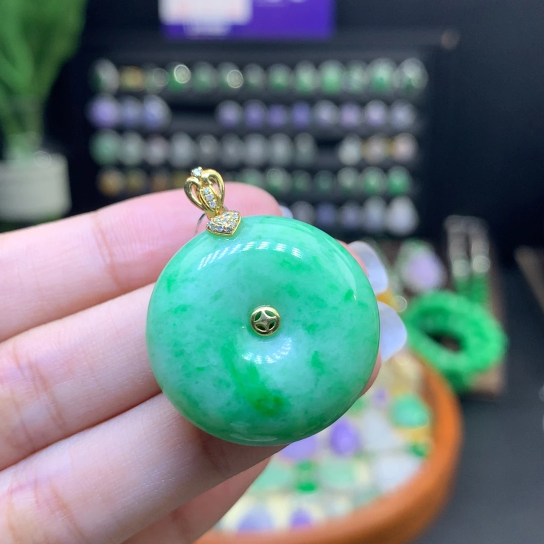 翡翠18K金镶嵌颈饰