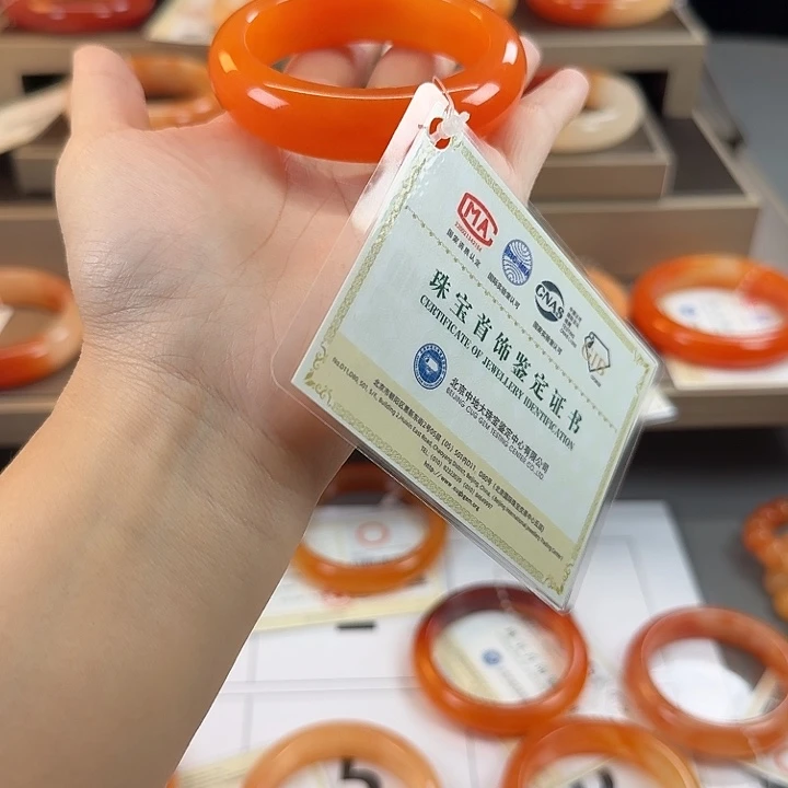 年***态石英质玉（黄龙玉）未镶嵌手镯