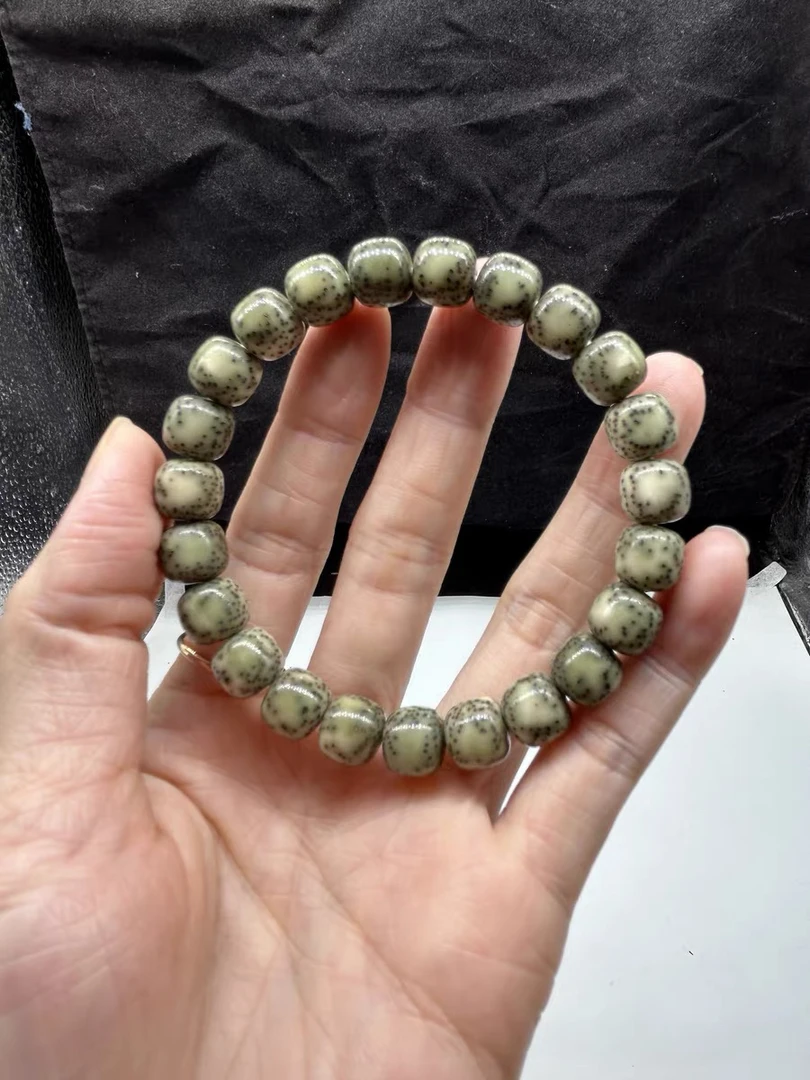 收藏级海南毛感料星月菩提同枝果糯冰满绿润9X10老型桶珠侧大留白