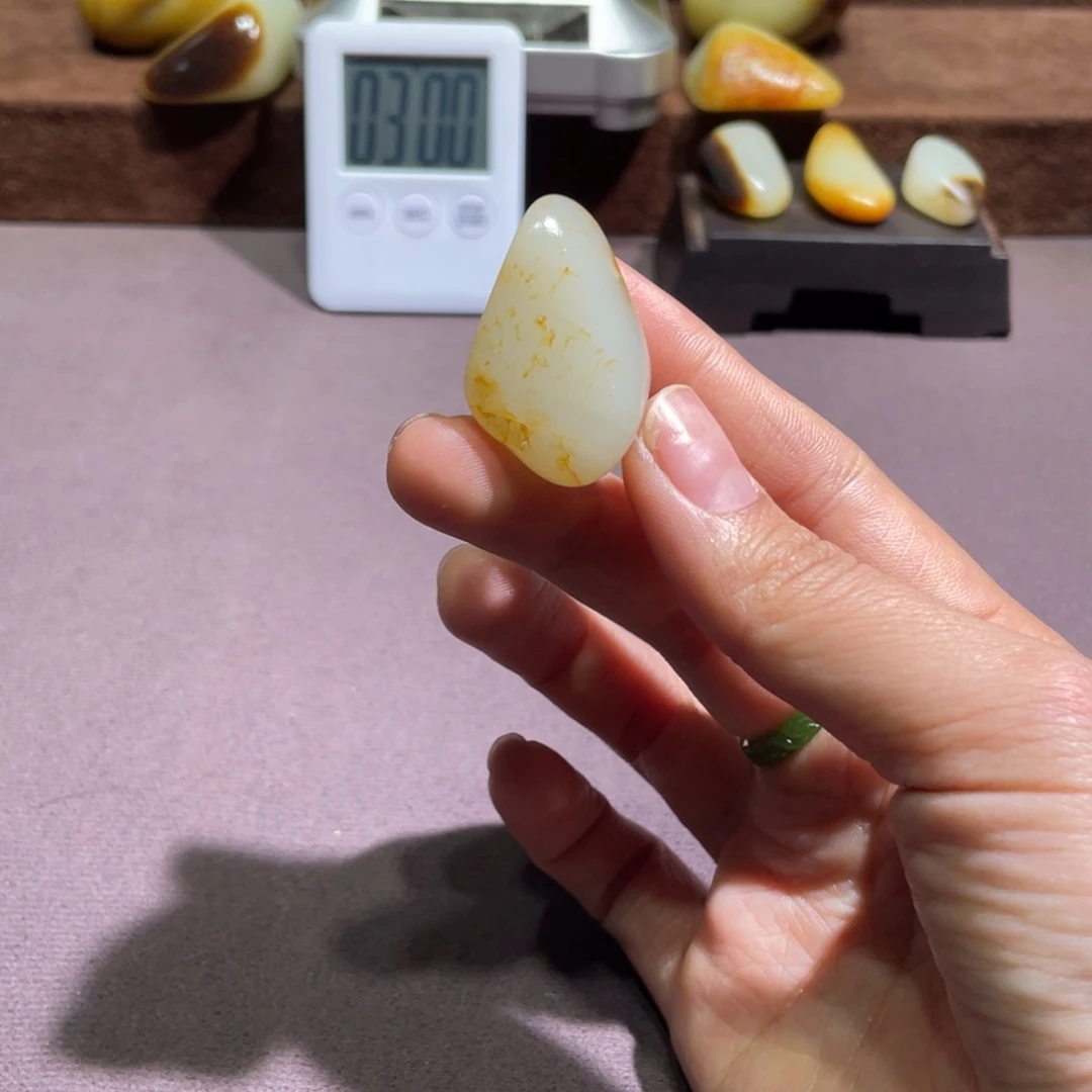 和田玉未镶嵌把件