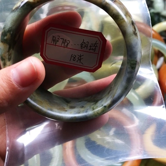 蛇纹石玉手镯未镶嵌用****琦