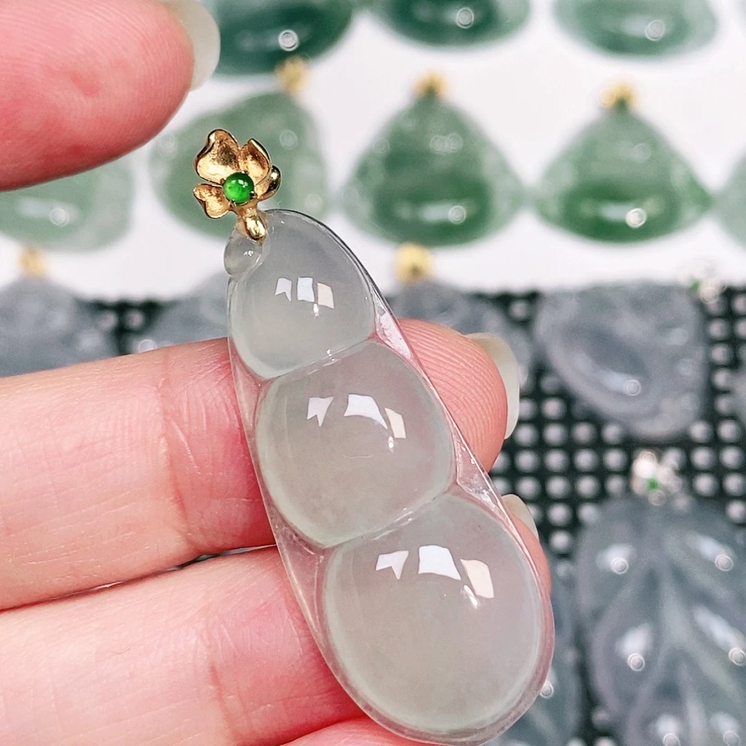 颈饰18K金镶嵌翡翠