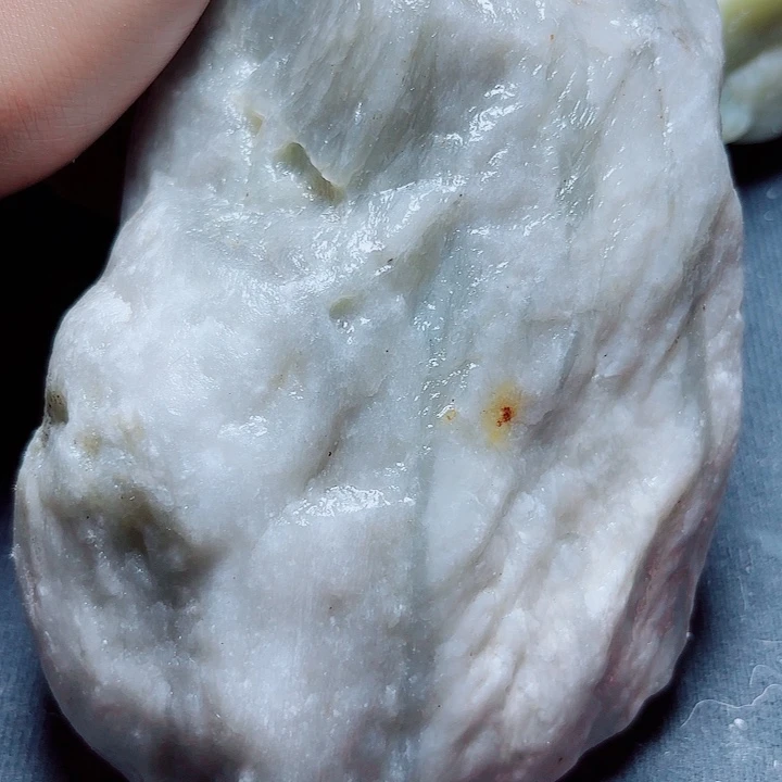 和田玉（糖玉）未镶嵌珠宝奇石