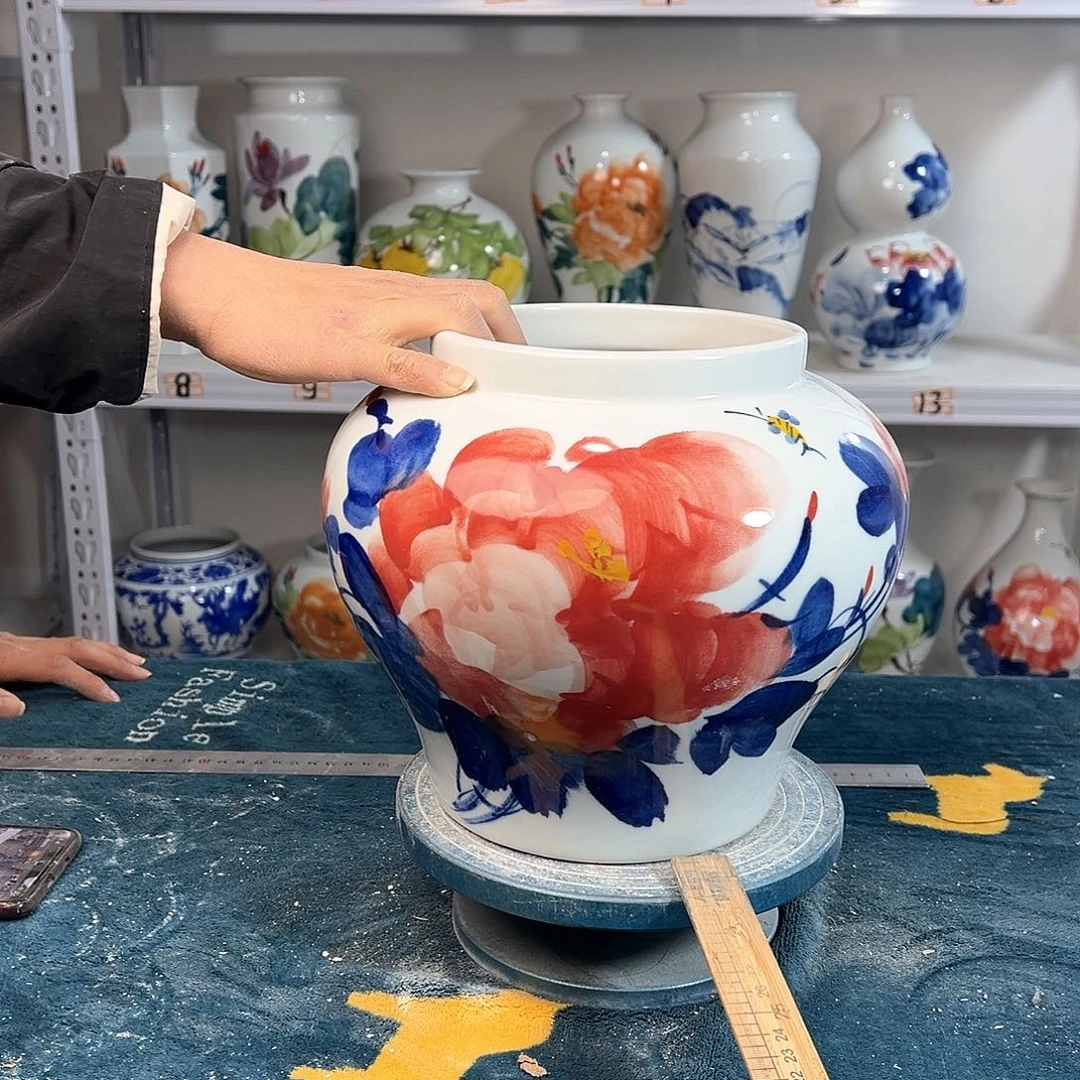 摆件景德镇陶瓷大口红牡