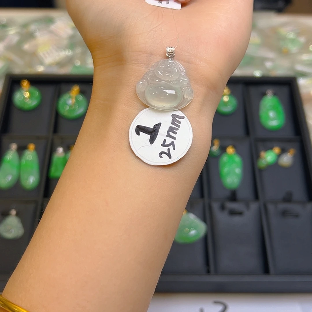 翡翠颈饰18K金镶嵌翡翠