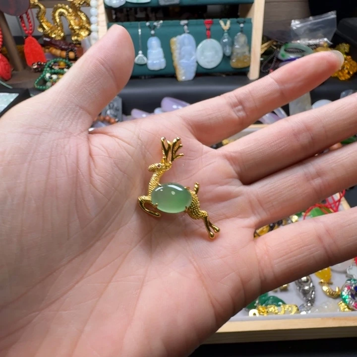 祖***花玛瑙/玉髓合金颈饰小鹿吊坠