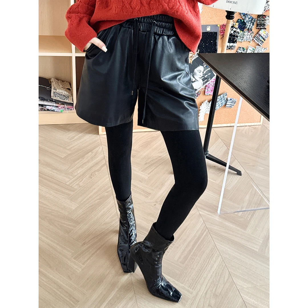 玖着“宝藏穿搭”100植鞣绵羊皮温润光感时髦百搭松紧腰真皮短裤