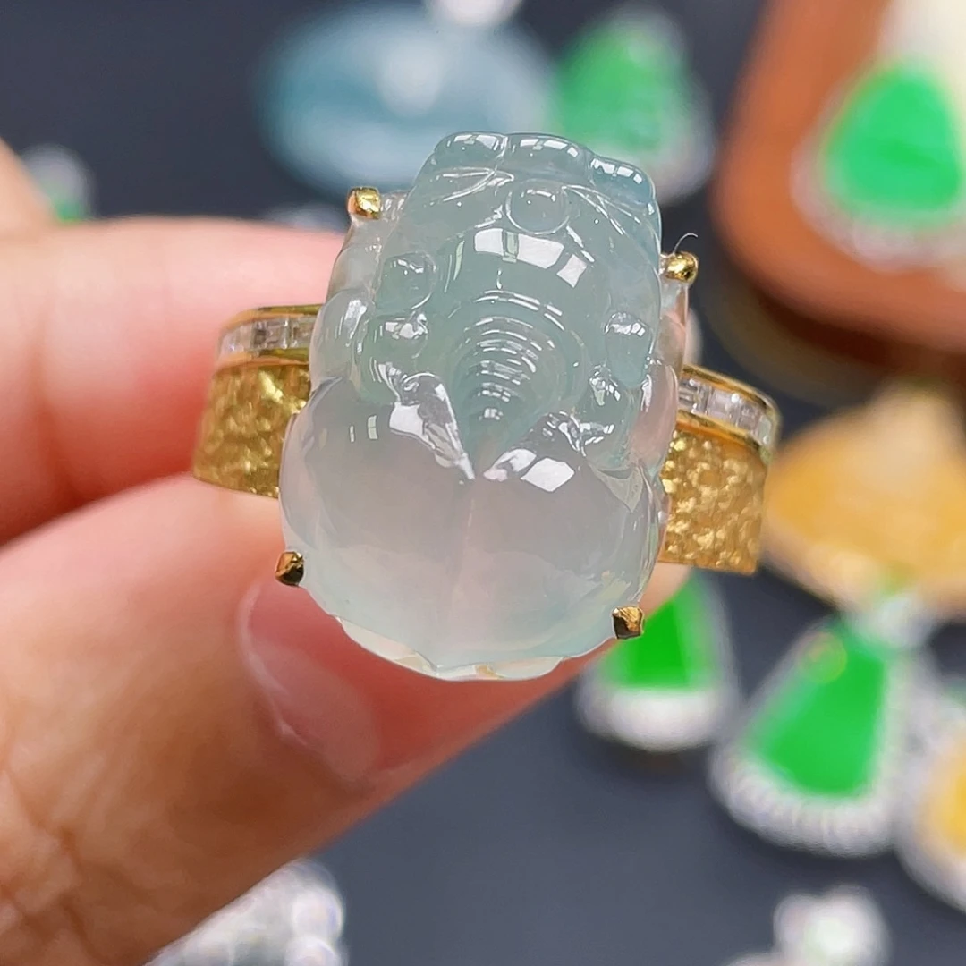 翡翠18K金镶嵌戒指冰貔貅