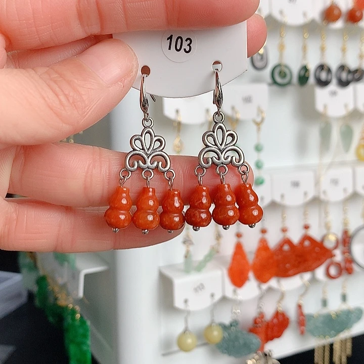 翡翠耳饰未镶嵌翡翠