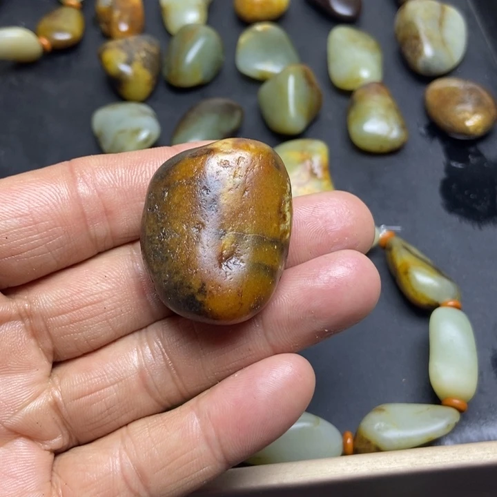 名***剑和田玉（糖玉）未镶嵌珠宝奇石