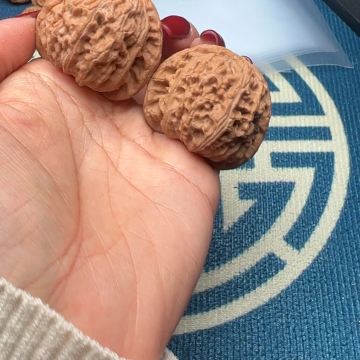 桃核吊坠文玩白狮子